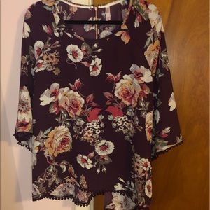 Xhiliration 3/4 sleeve floral top